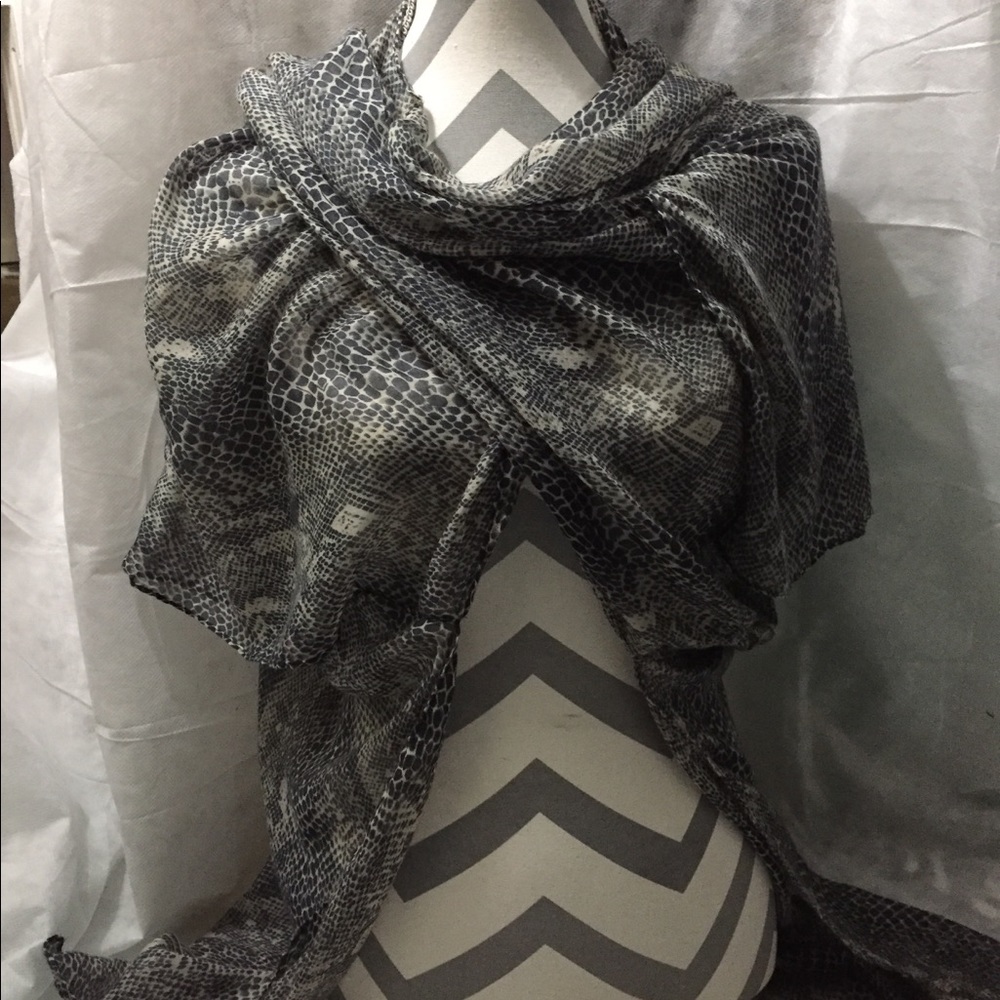 Large gray Scarves - Picture 3 of 3
